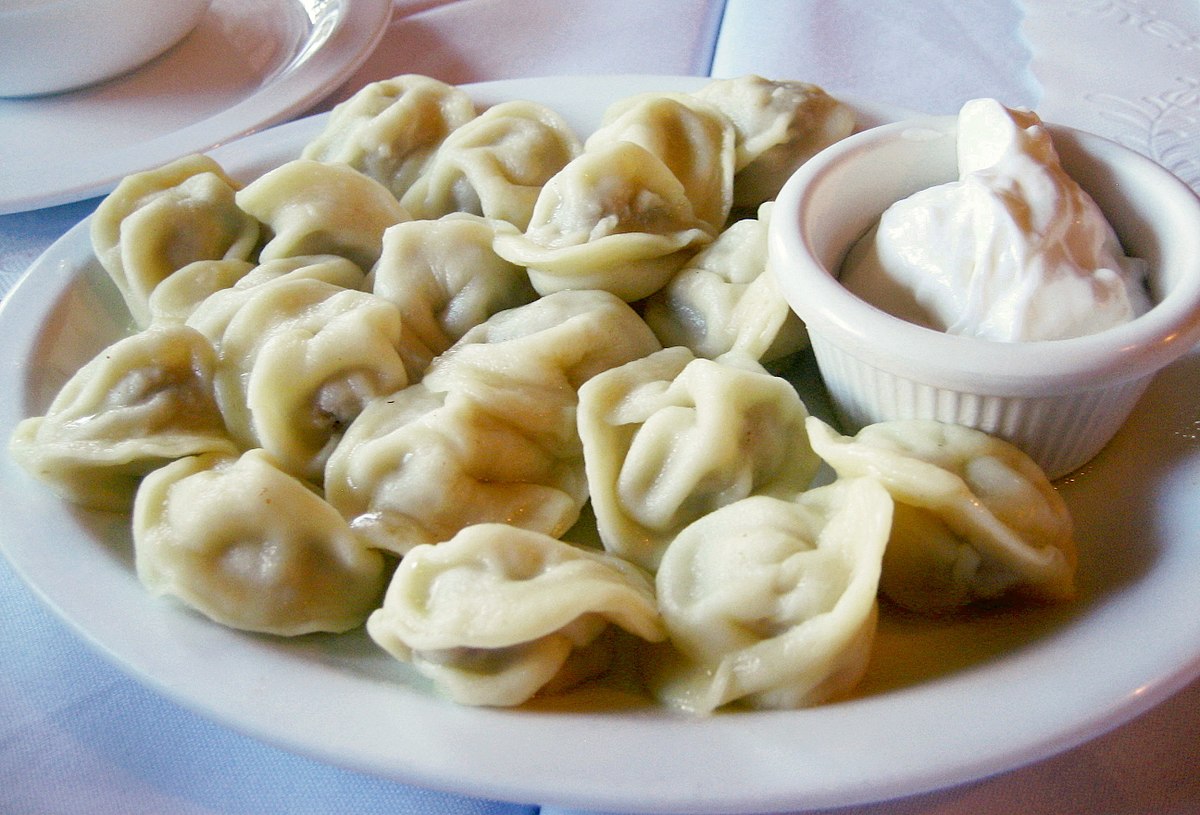 1200px-Pelmeni_Russian.jpg